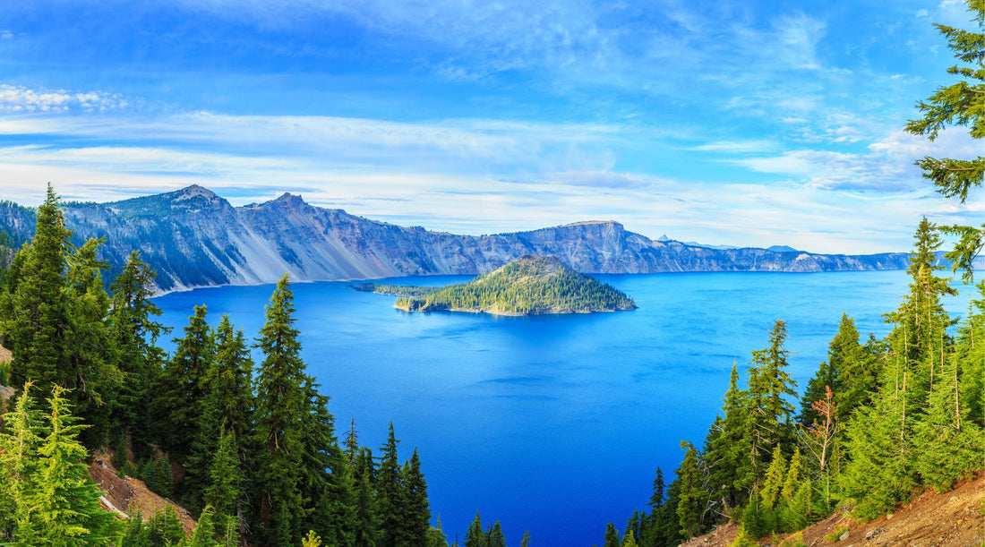 Landscape shot of Crater Lake & Wizard Island on a clear day